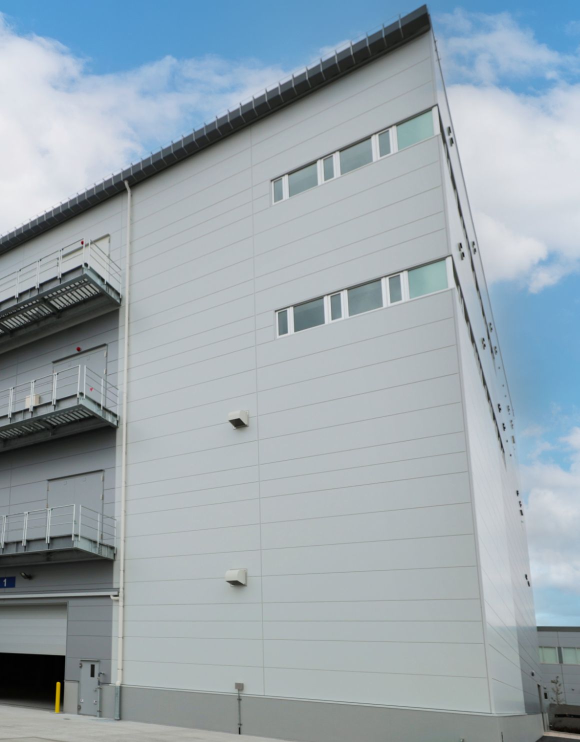 都市型物流施設-MAKE A GOOD LOGI 尼崎- 外観1